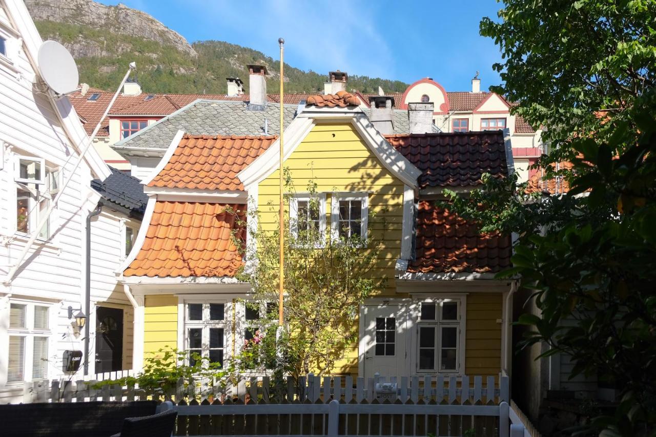 Charming Bergen House, Rare Historic House From 1779, Whole House Appartement Buitenkant foto